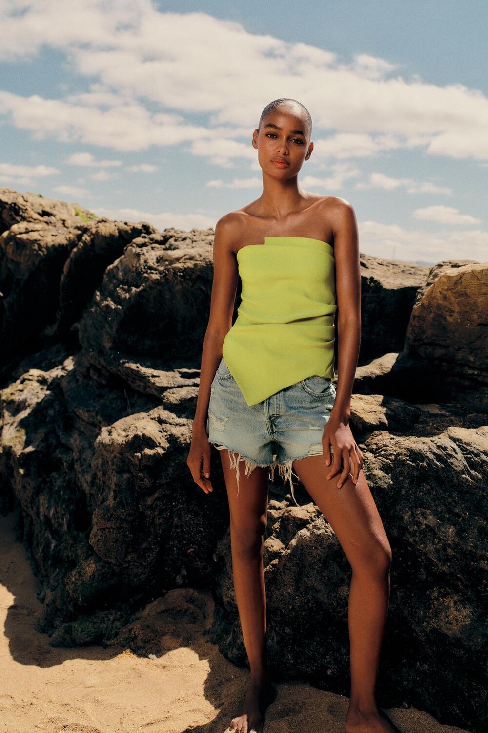 

Без бретелек со сборкой топ ZARA, лайм