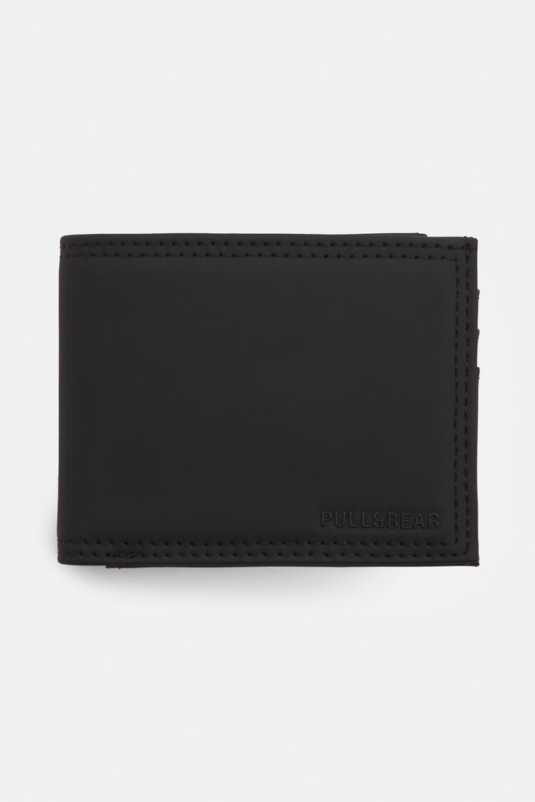 

Прорезиненный кошелек Pull And Bear, черный