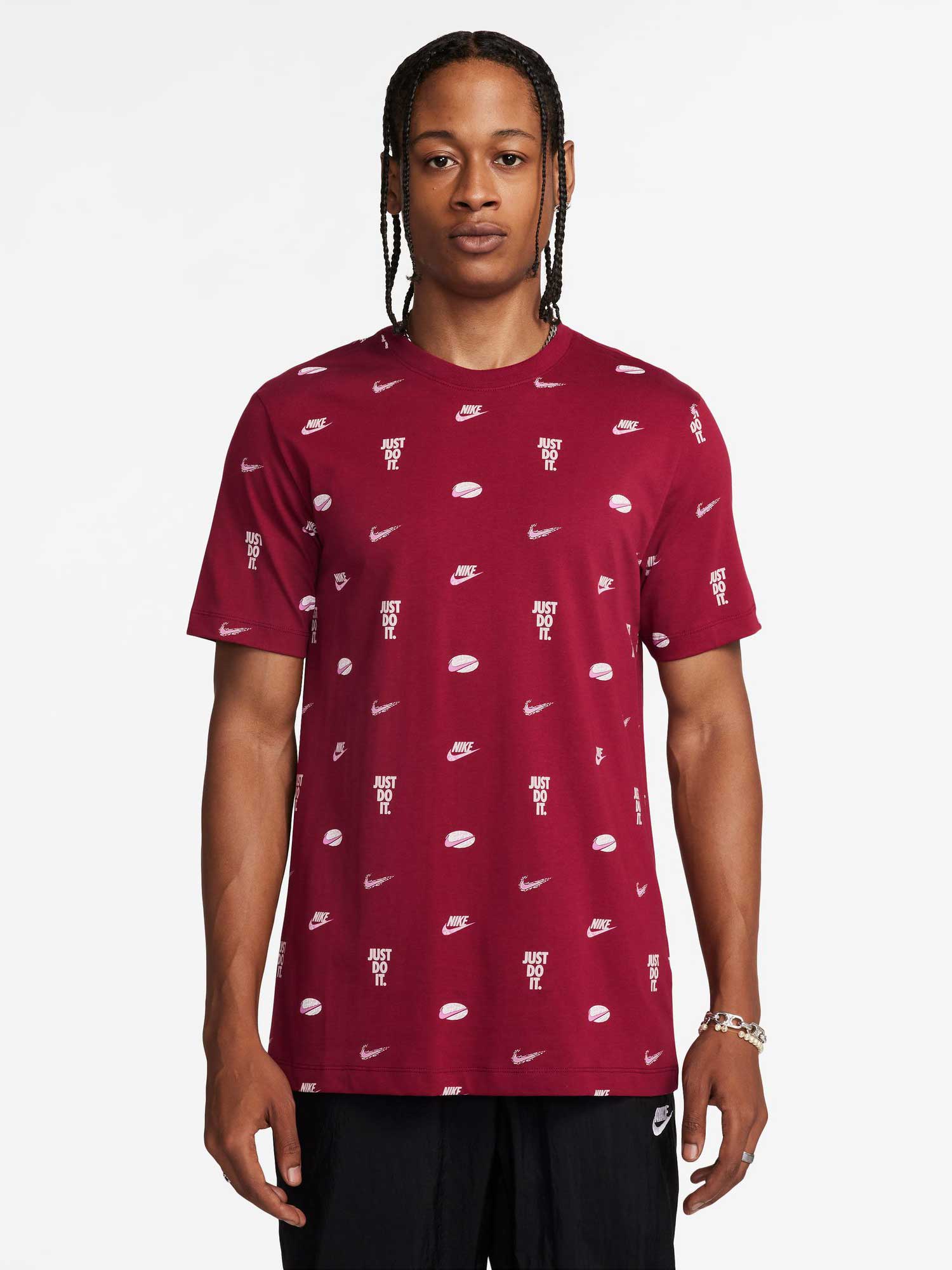 

Футболка Nike M NSW TEE M90 12MO AOP, красный