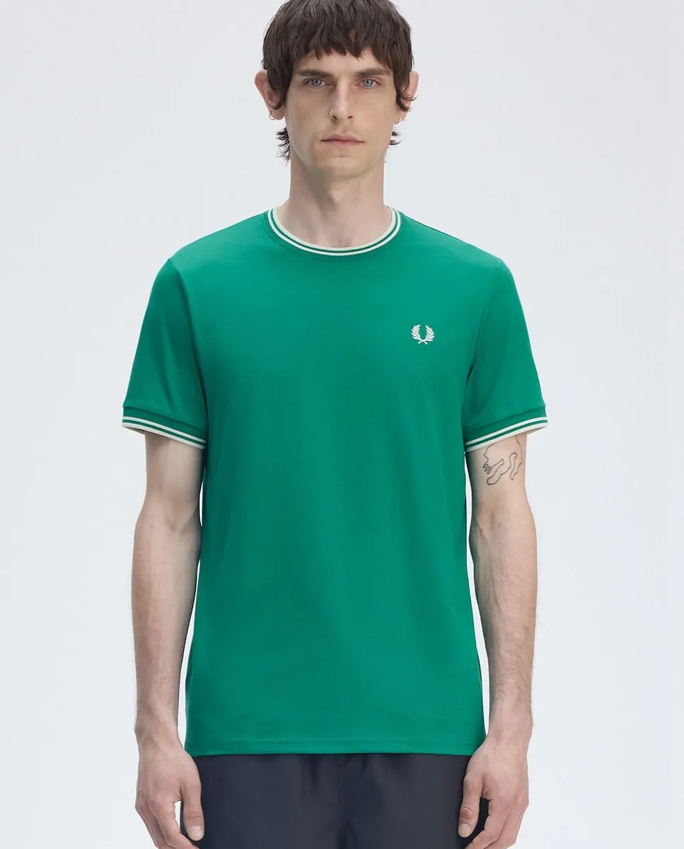 

Мужская футболка с коротким рукавом и отделкой с двумя полосками Fred Perry, зеленый