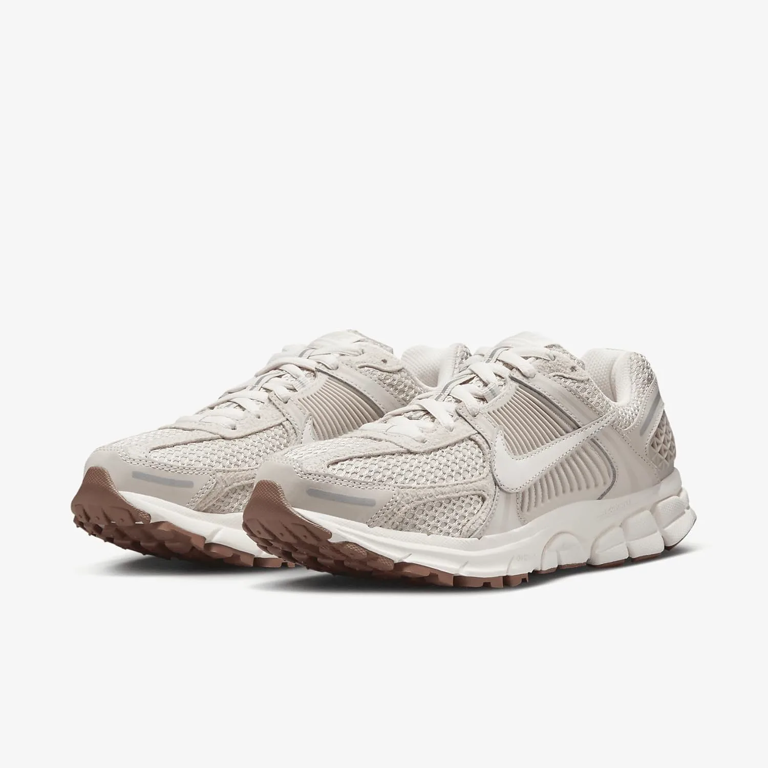 Женские кроссовки Nike W Zoom Vomero 5 M, коричневый/металлик серебристый — фото 3