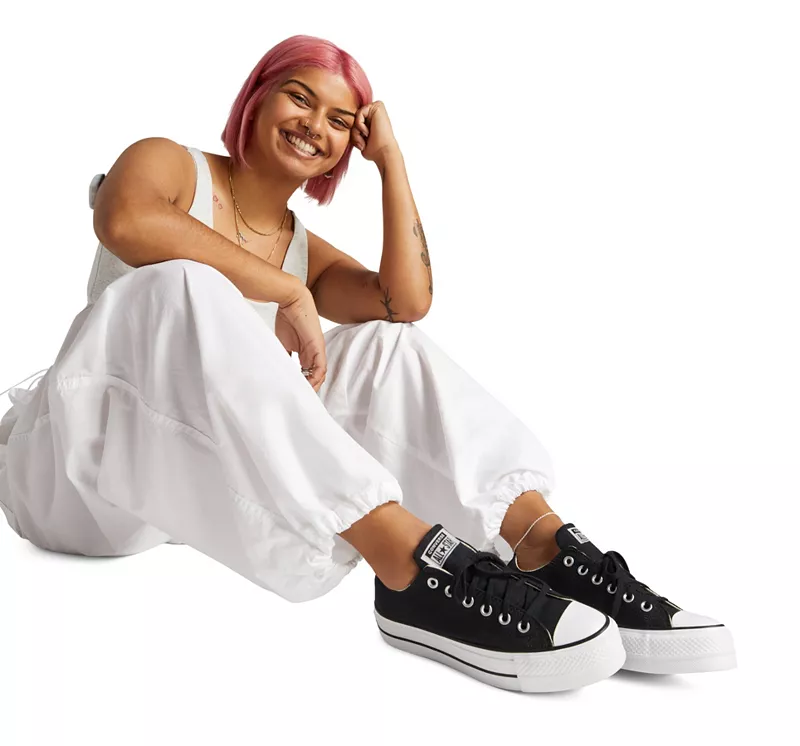 Низкие кроссовки Converse Chuck Taylor All Star на платформе с подъемом, черный/белый — фото 2