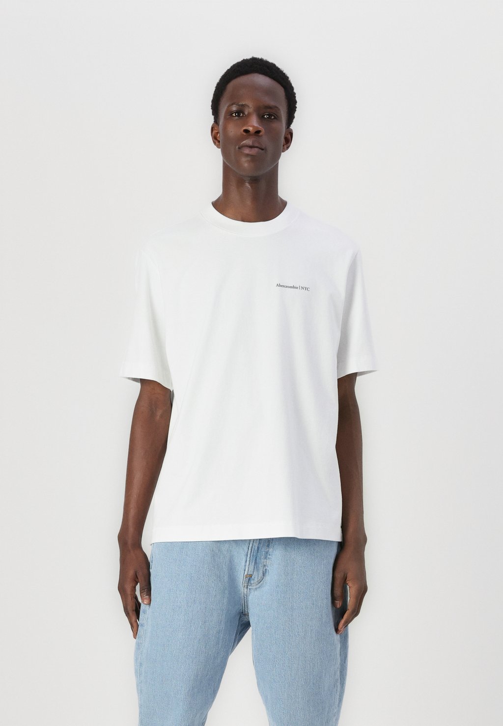 

Базовая футболка TIMELESS LOGO PREMIUM FIT Abercrombie & Fitch, белый