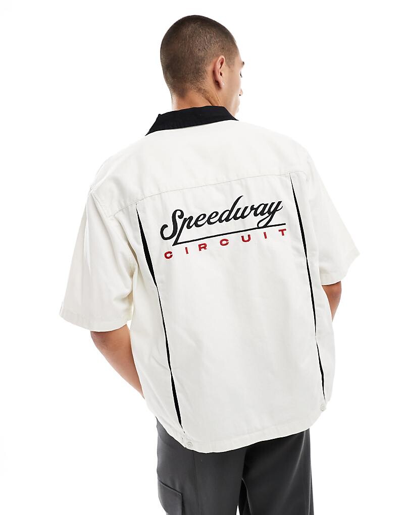 

Рубашка Bershka цвета экрю с принтом «Speedway» на спине