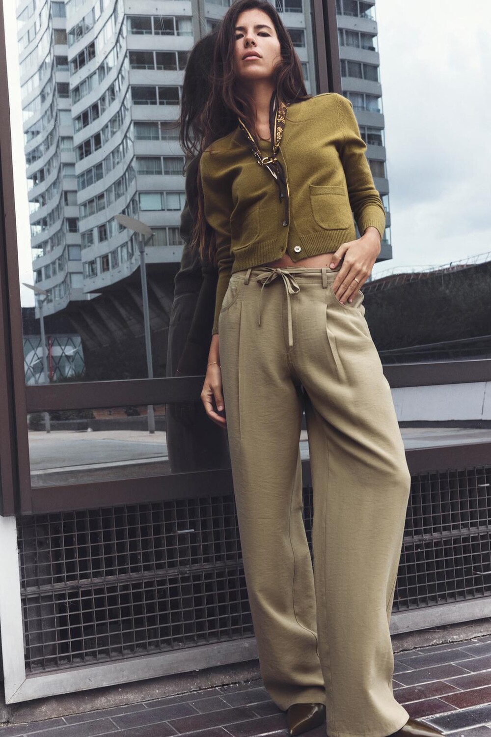 

Широкие брюки с поясом-бантом ZARA, темный кэмел