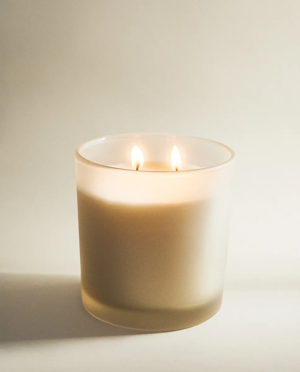 

(350 г) ароматическая свеча свет орхидеи Zara Home, цвет Cardinal Purple