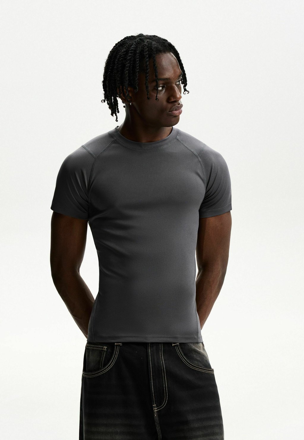 

Базовая футболка SLIM FIT SHORT SLEEVE WITH SEAM DETAILS Bershka, серый