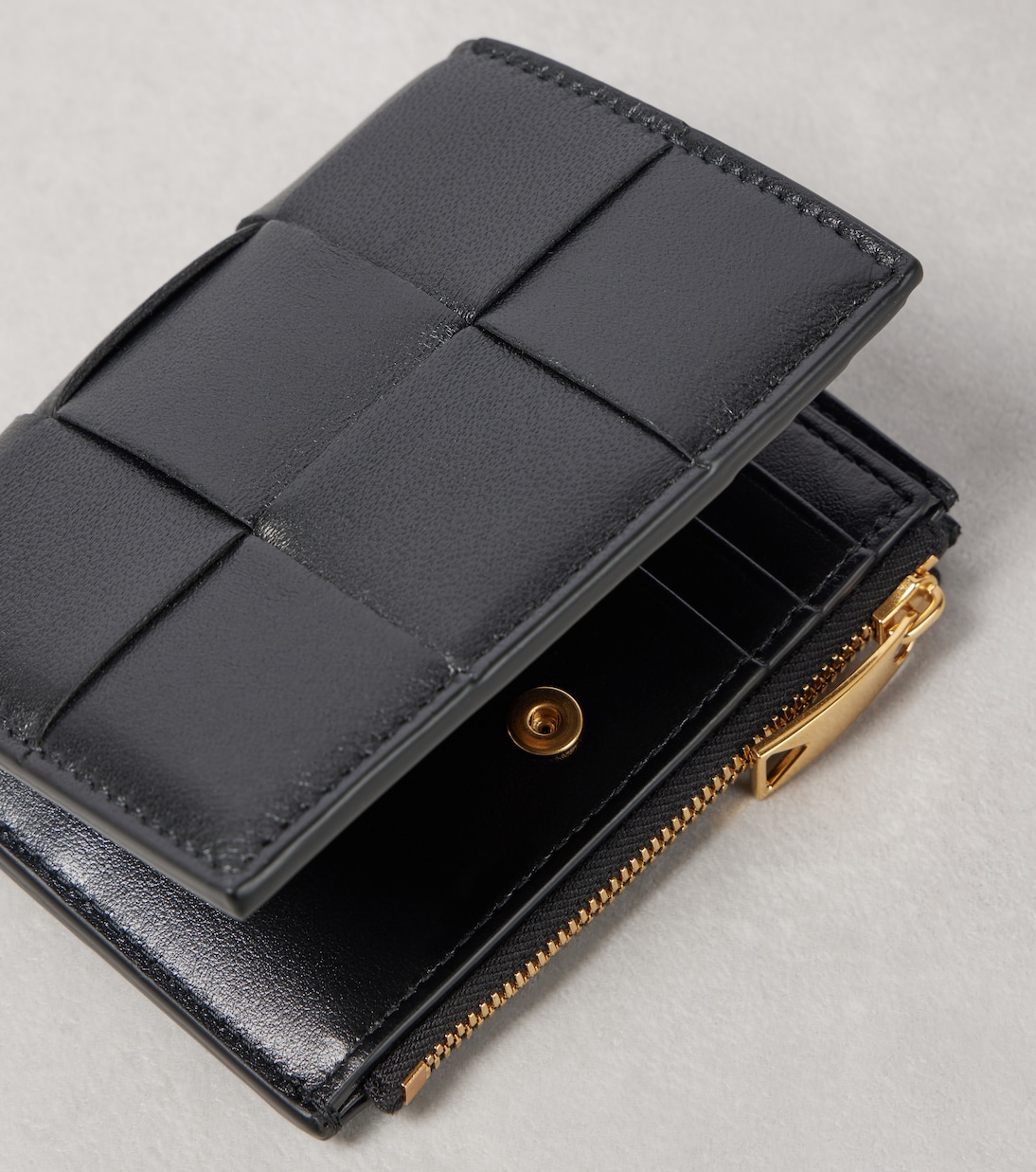 Кожаный кошелек-кассетник Bottega Veneta, Black/Gold — фото 2