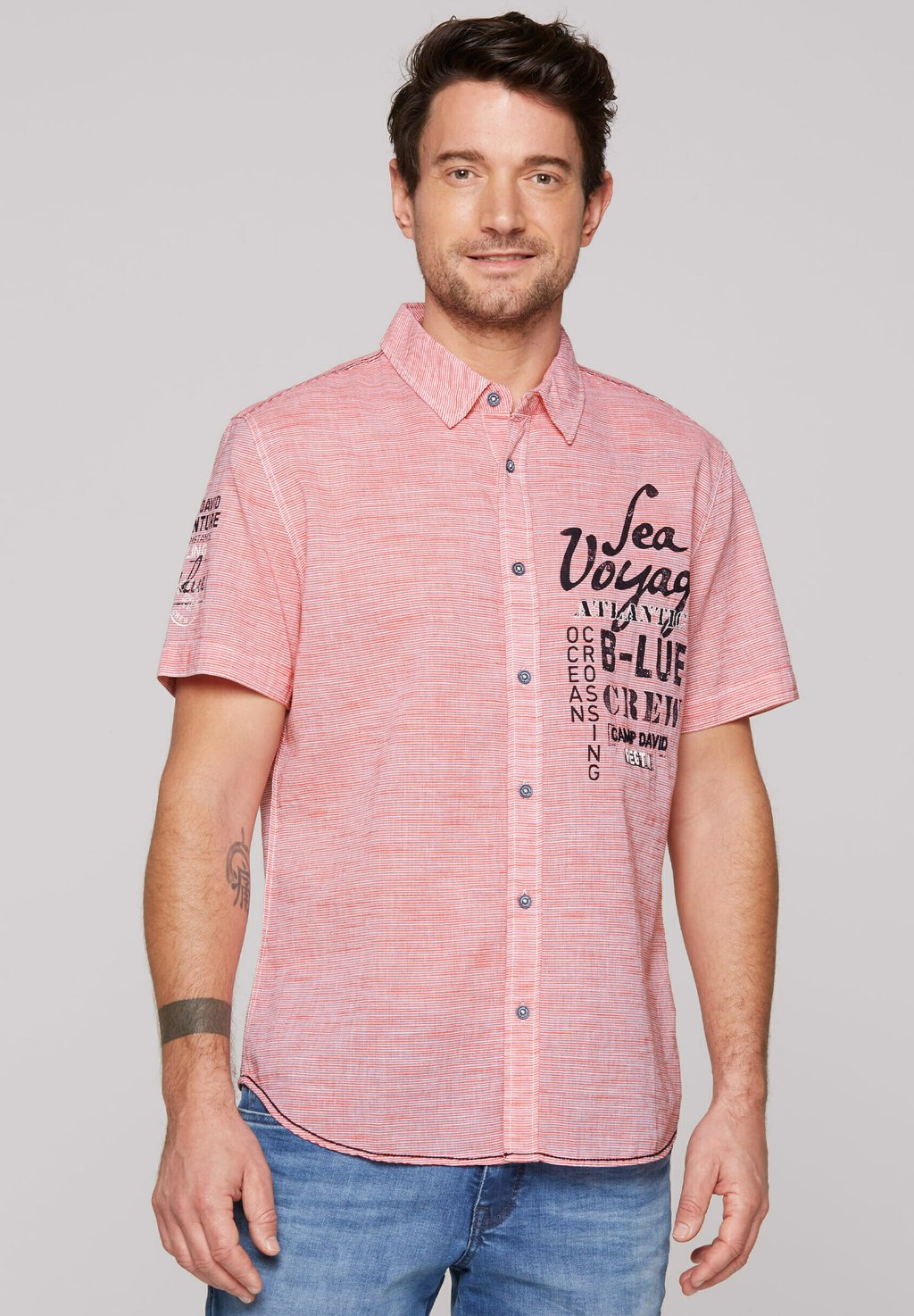 

Рубашка STREIFEN KURZARM MIT LABEL PRINTS Camp David, красный