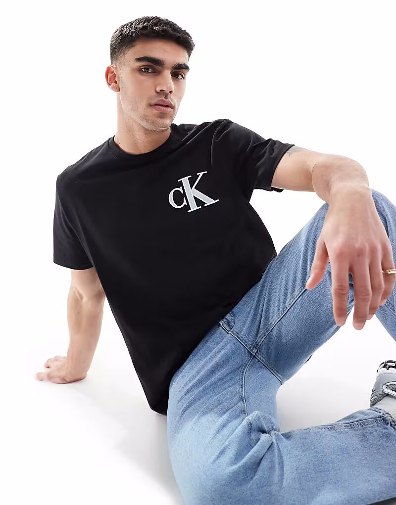 

Футболка свободного кроя с нашивкой-логотипом Calvin Klein Jeans черного цвета