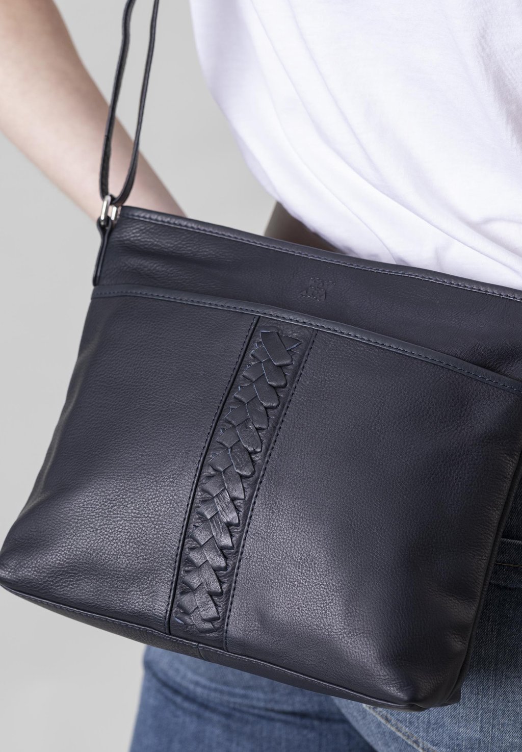 

Сумка через плечо FARLAM Lakeland Leather, синий