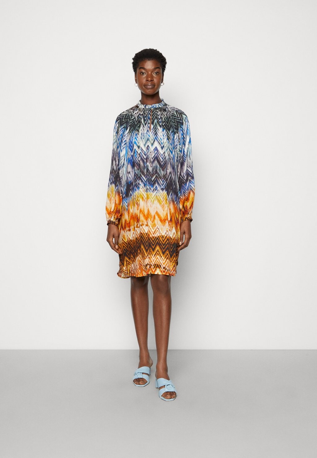 

Летнее платье Dress Emily van den Bergh, цвет cognac navy