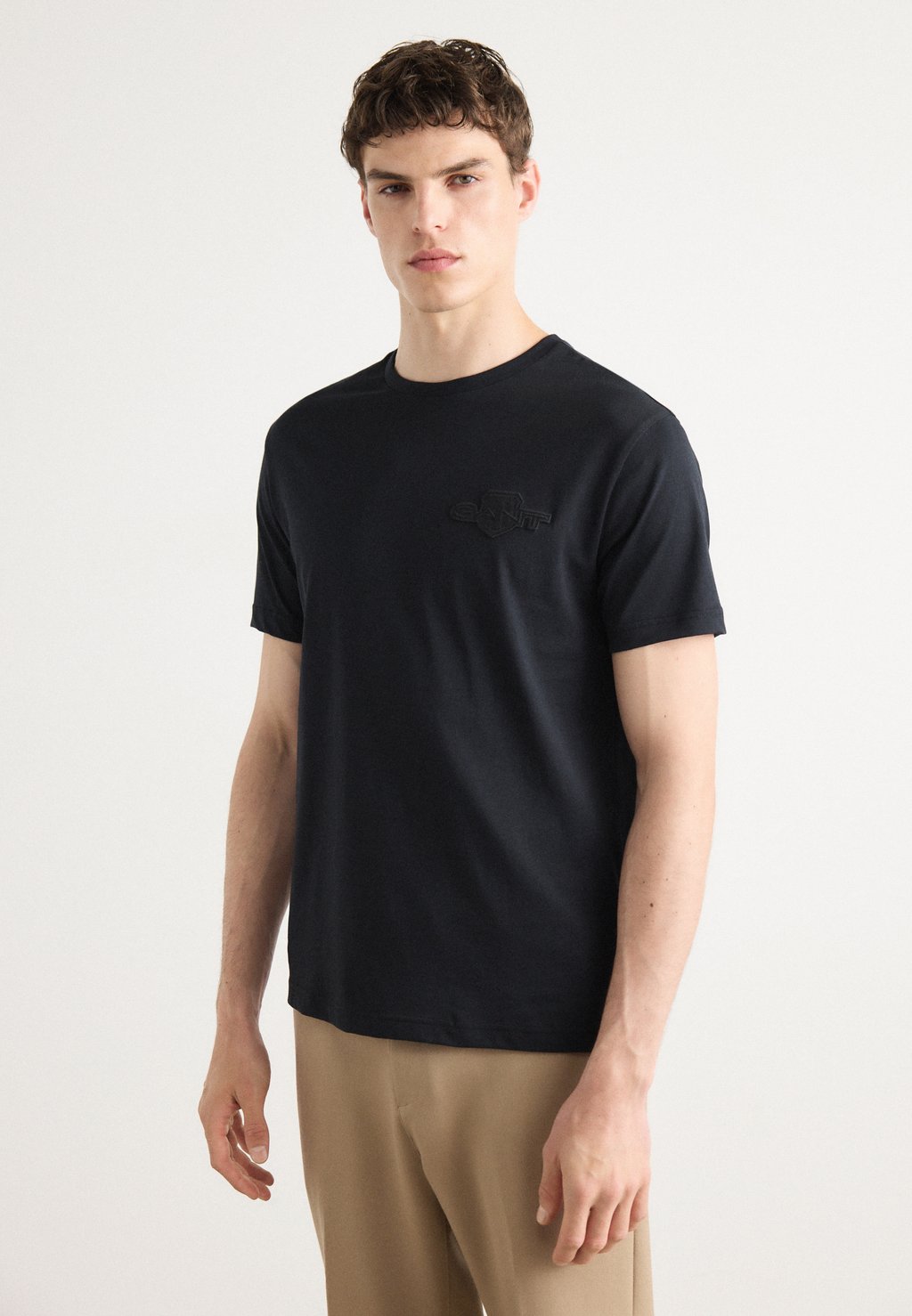 

Футболка с принтом TONAL SHIELD GANT, черный