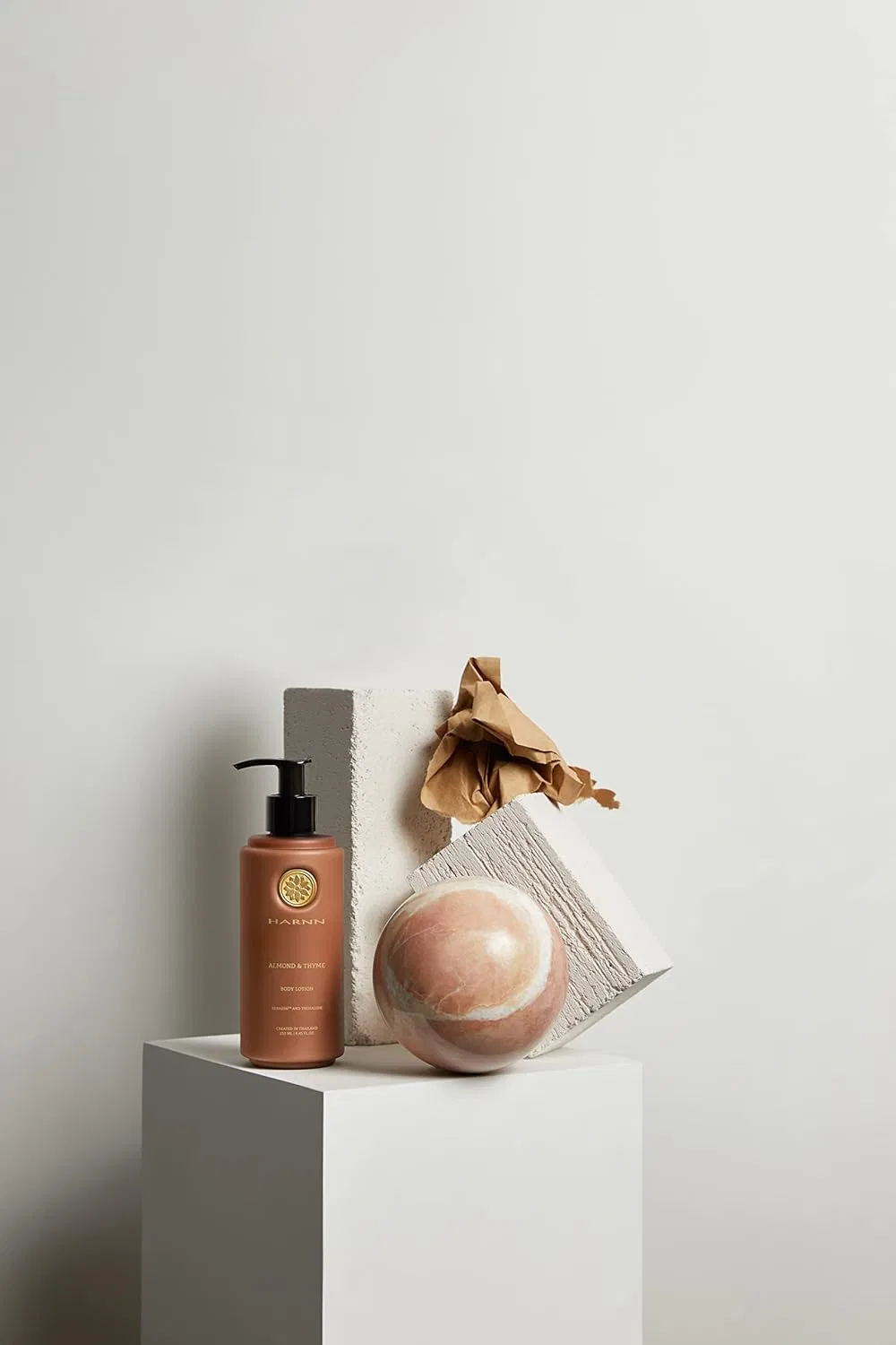 Лосьон для тела Trehalose Natural Oil Almond & Thyme, HARNN, 250 мл — фото 4