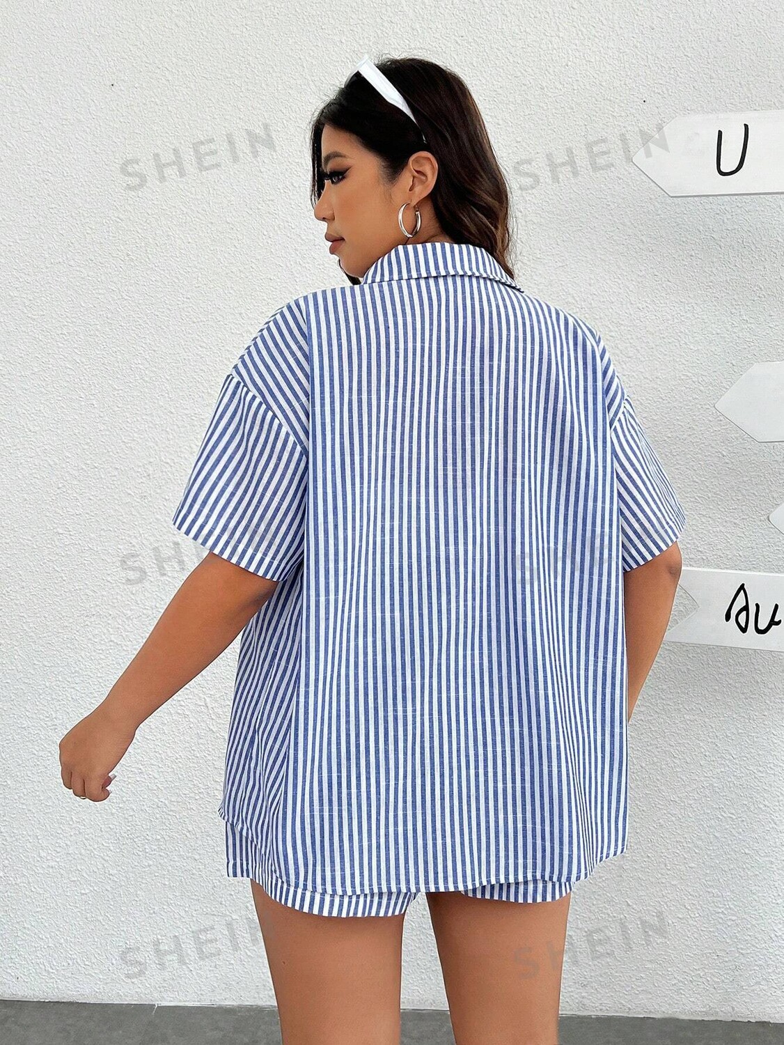

EZwear Плюс размер тканый комплект из сине-белой полосатой повседневной рубашки и шорт Shein, синий