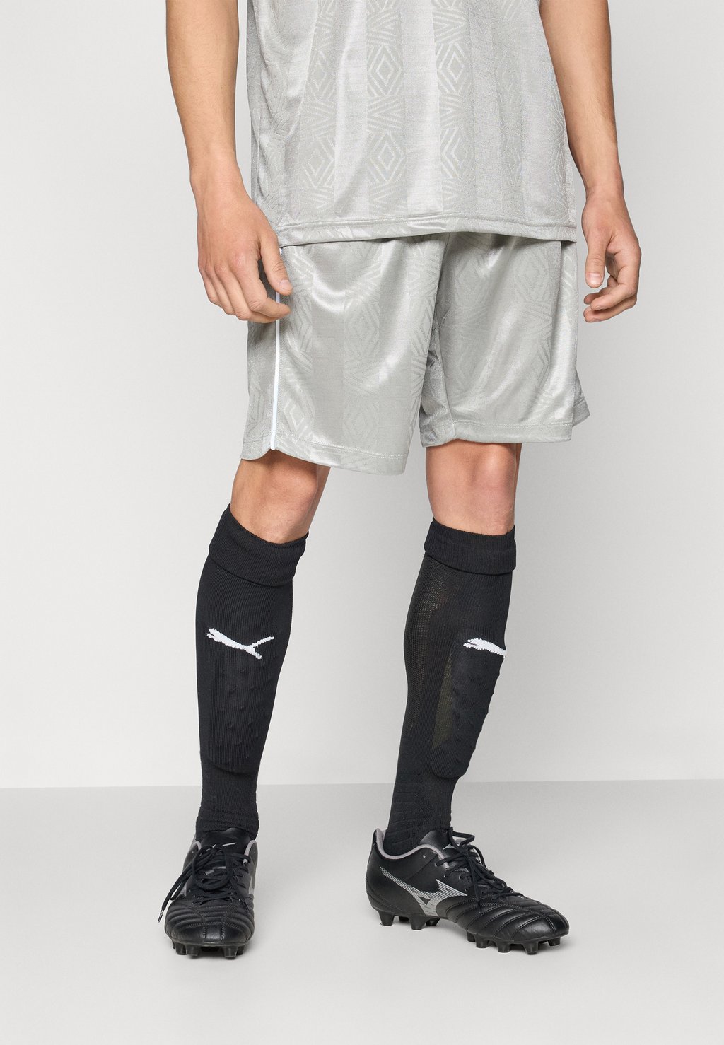 

Спортивные шорты FOOTBALL SHORT Umbro, серебряный