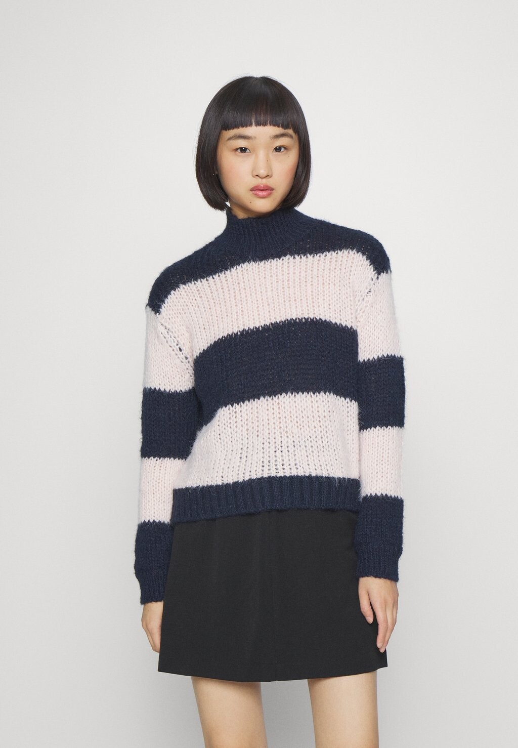 

Свитшот VILA Petite VIBAILEY, цвет navy blazer/cloud dancer