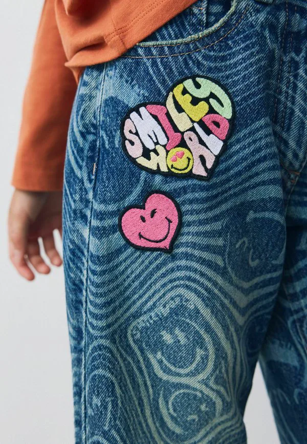 Джинсы свободного кроя с принтом «smileyworld» Next, Mid Blue — фото 3
