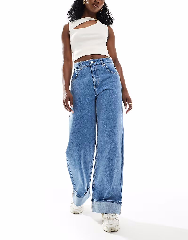 

Джинсы свободного кроя ASOS DESIGN чистого синего цвета с широким отворотом