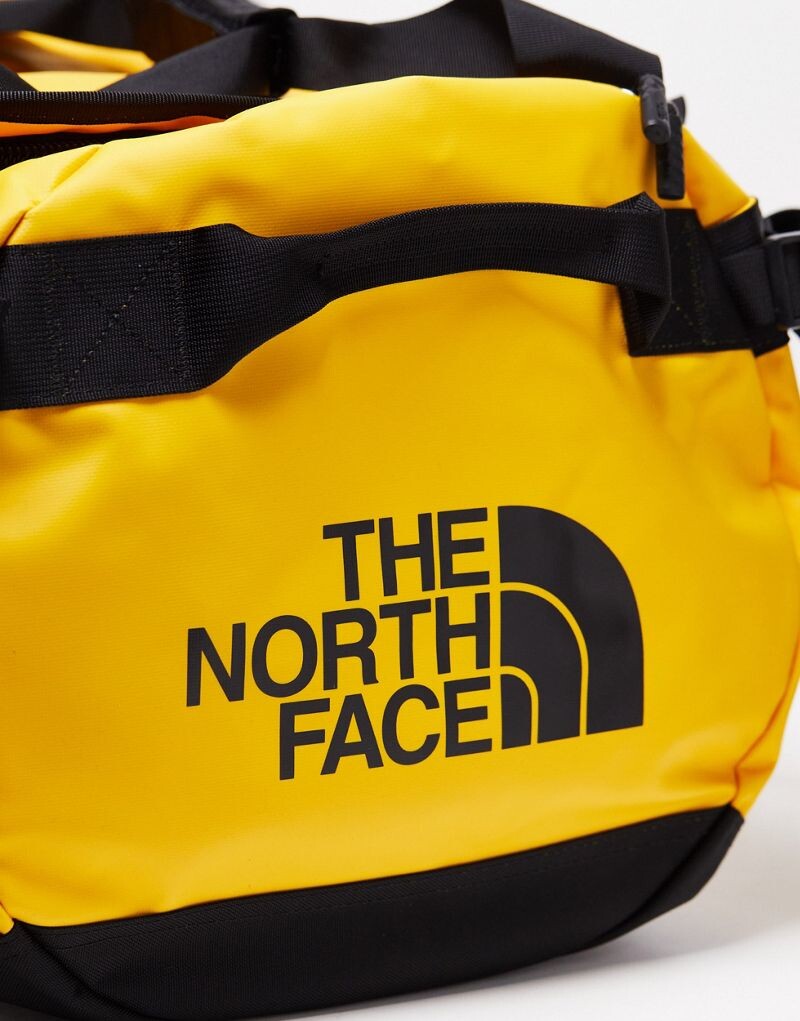 

Желтая спортивная сумка среднего размера The North Face Base Camp объемом 71 л