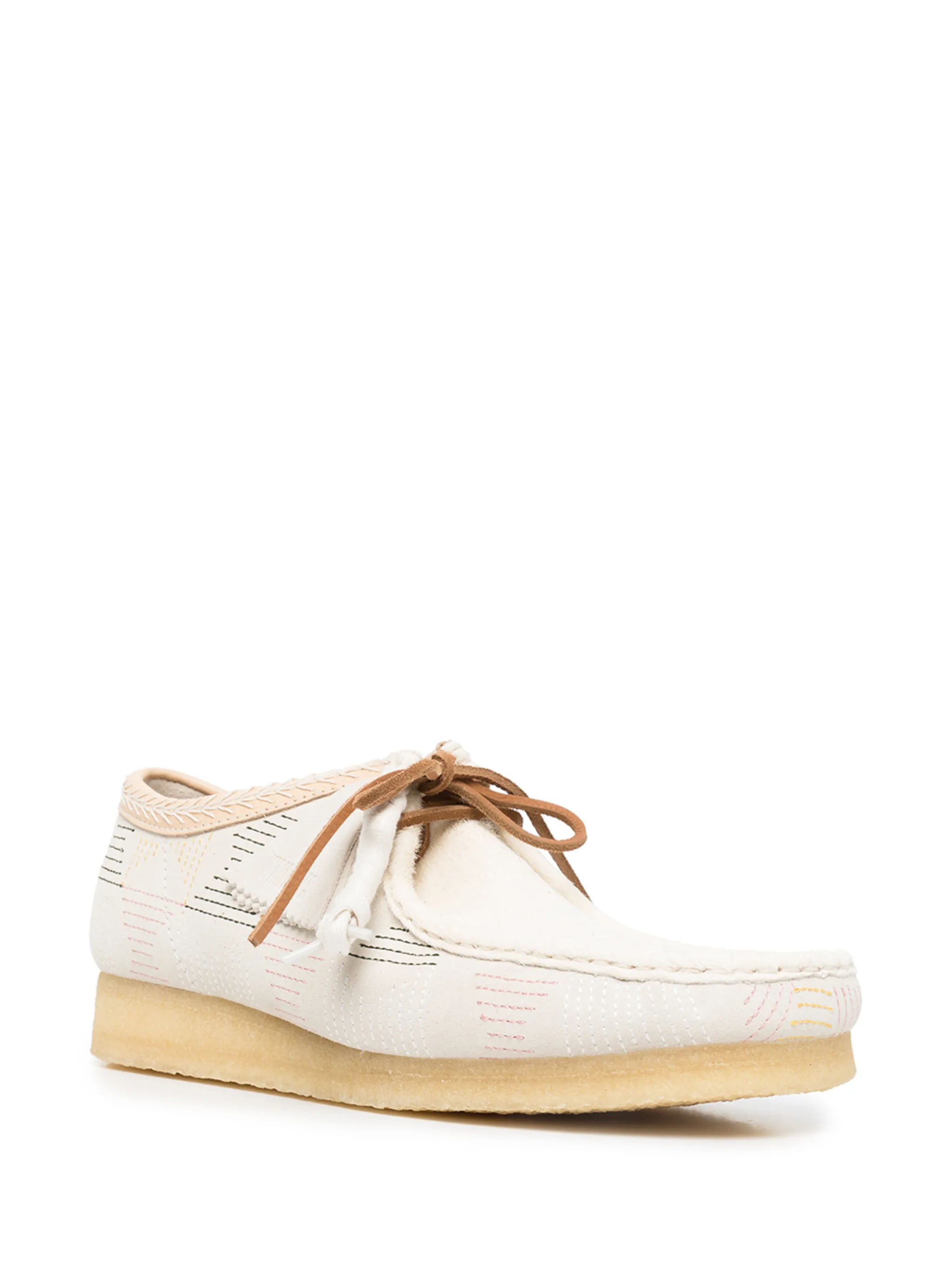 Ботинки Wallabee на шнуровке Clarks Originals, коричневый — фото 2