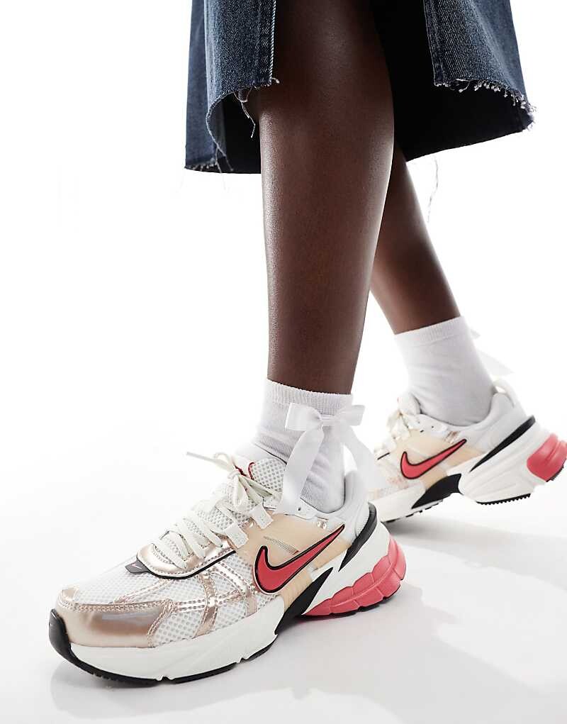 

Розовые и серебристые кроссовки Nike V2K Run, Розовый, Розовые и серебристые кроссовки Nike V2K Run