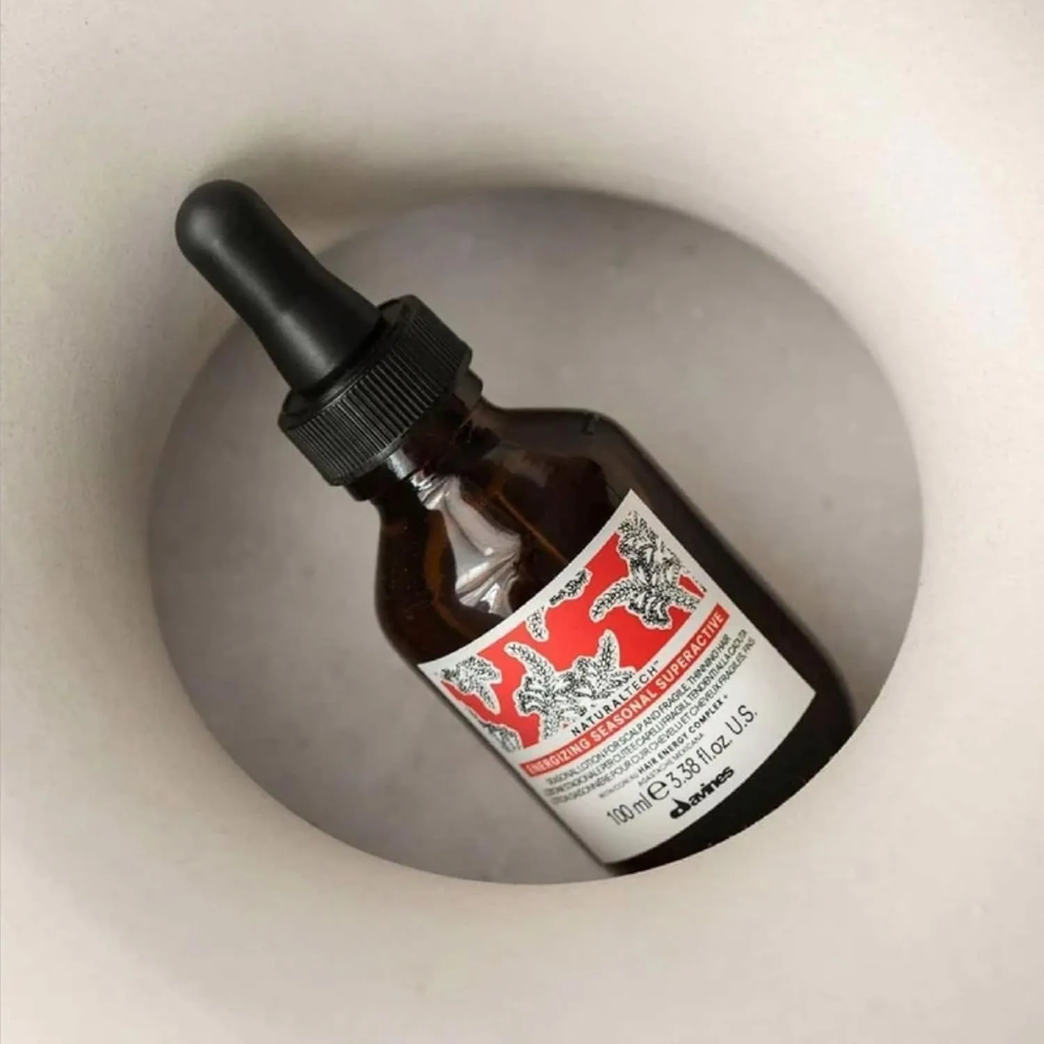 Davines Naturaltech Energizing Seasonal Superactive, стимулирующий и укрепляющий для истонченных волос и выпадения - с кофеином Phytoceuticals - для сезонного выпадения, дорожный размер, 100 мл — фото 2