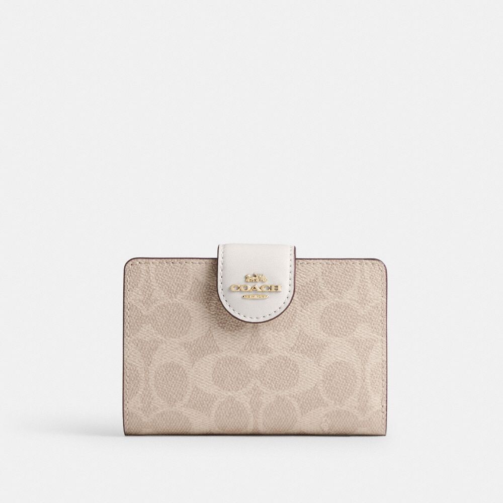 

Средний кошелек с угловой молнией COACH, цвет gold/sand/chalk