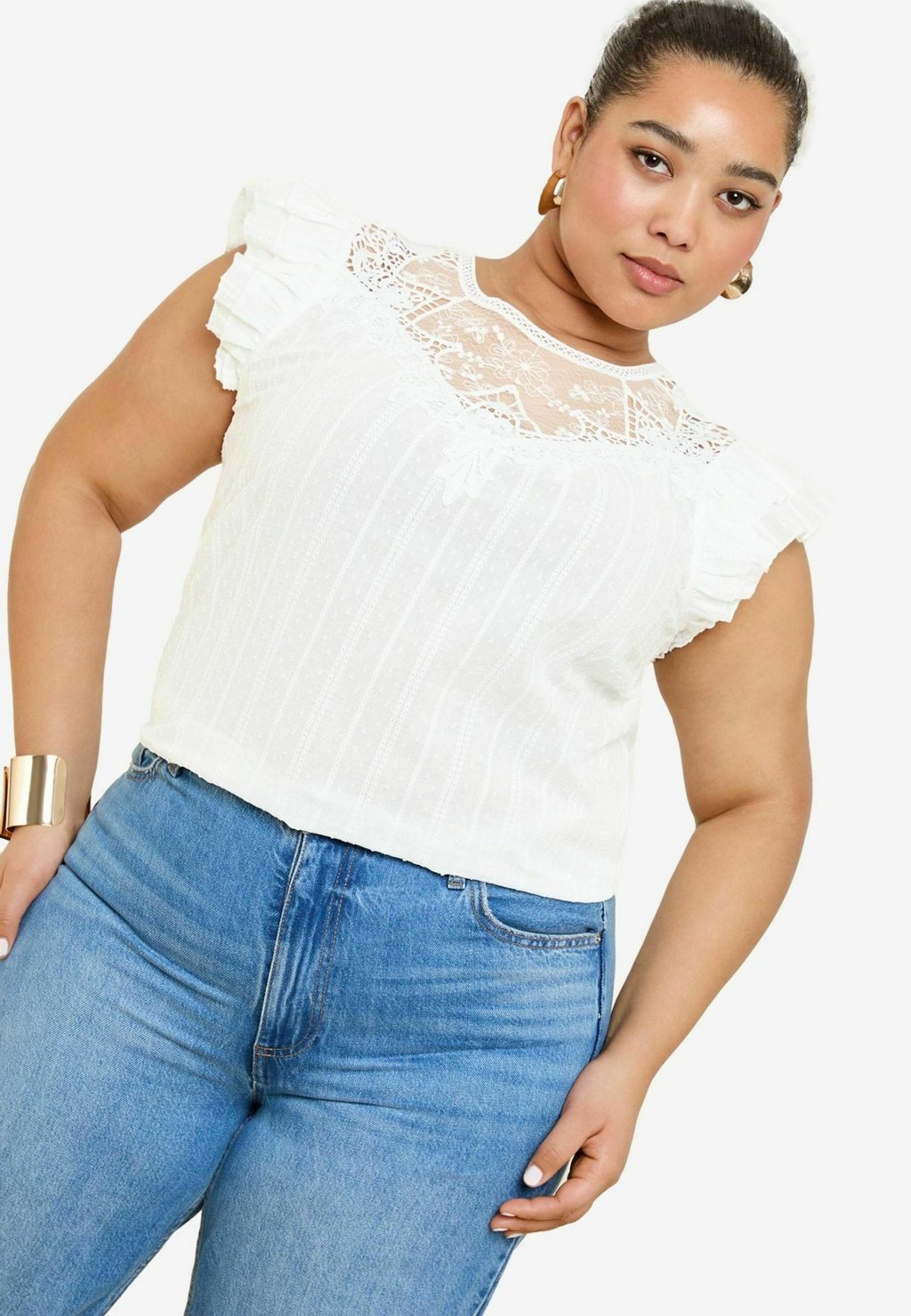 

Блуза PLUS SIZE FIT - EMBROIDERED FLUTTER SLEEVE SHELL Lipsy, белый