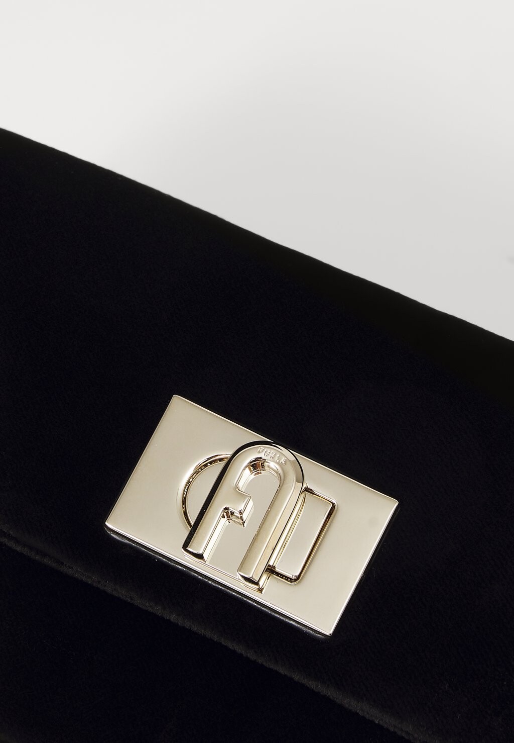 

Сумка через плечо MINI CROSSBODY SOFT Furla, черный