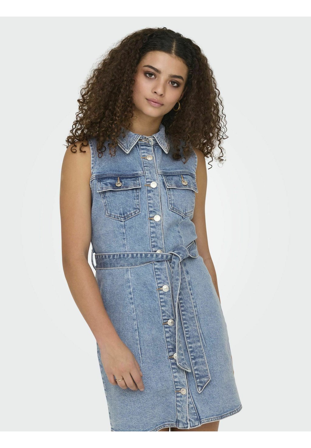 

Джинсовое платье ONLEMILY KURZES ONLY, цвет Light Blue Denim