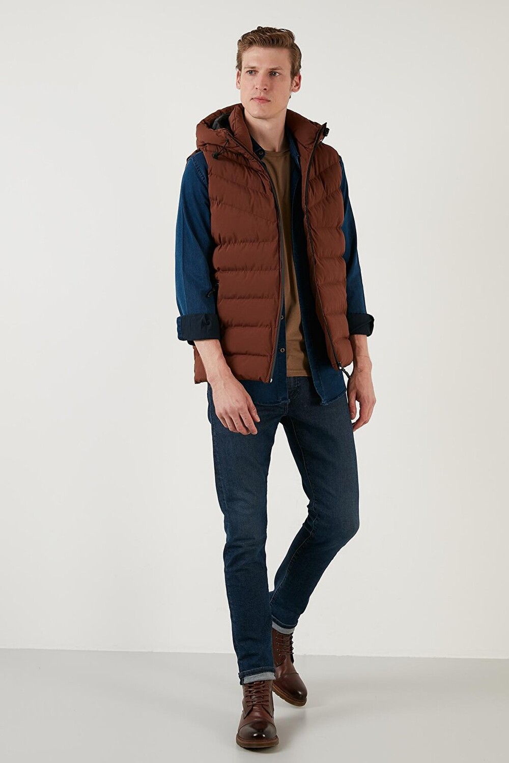 

Пуховик Slim Fit с капюшоном на молнии 5711451 Buratti, коричневый