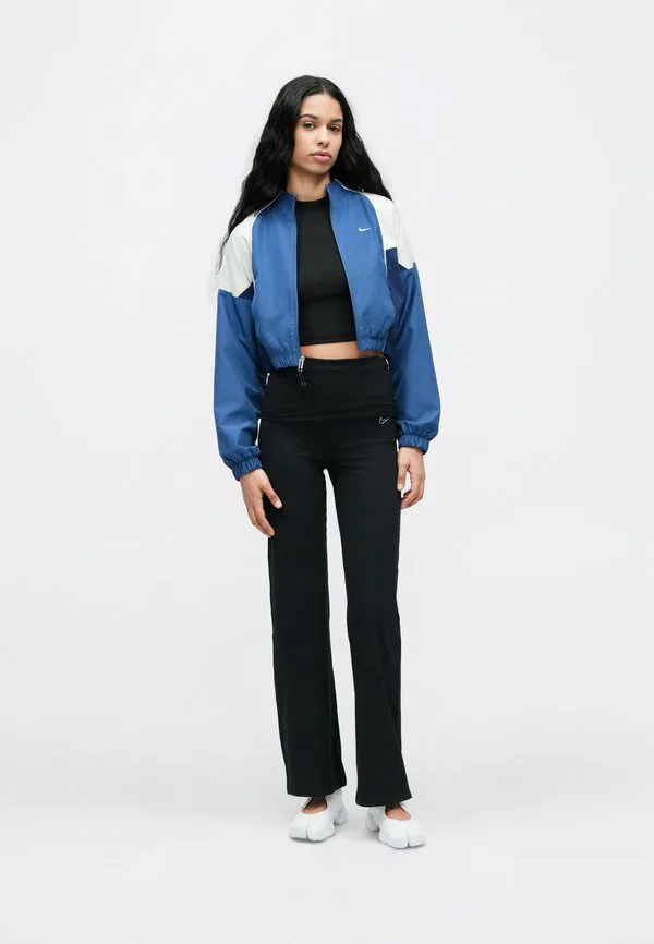 Уменьшенная легкая куртка Nike Sportswear, Mystic Navy/Light Bone/Midnight Navy — фото 3