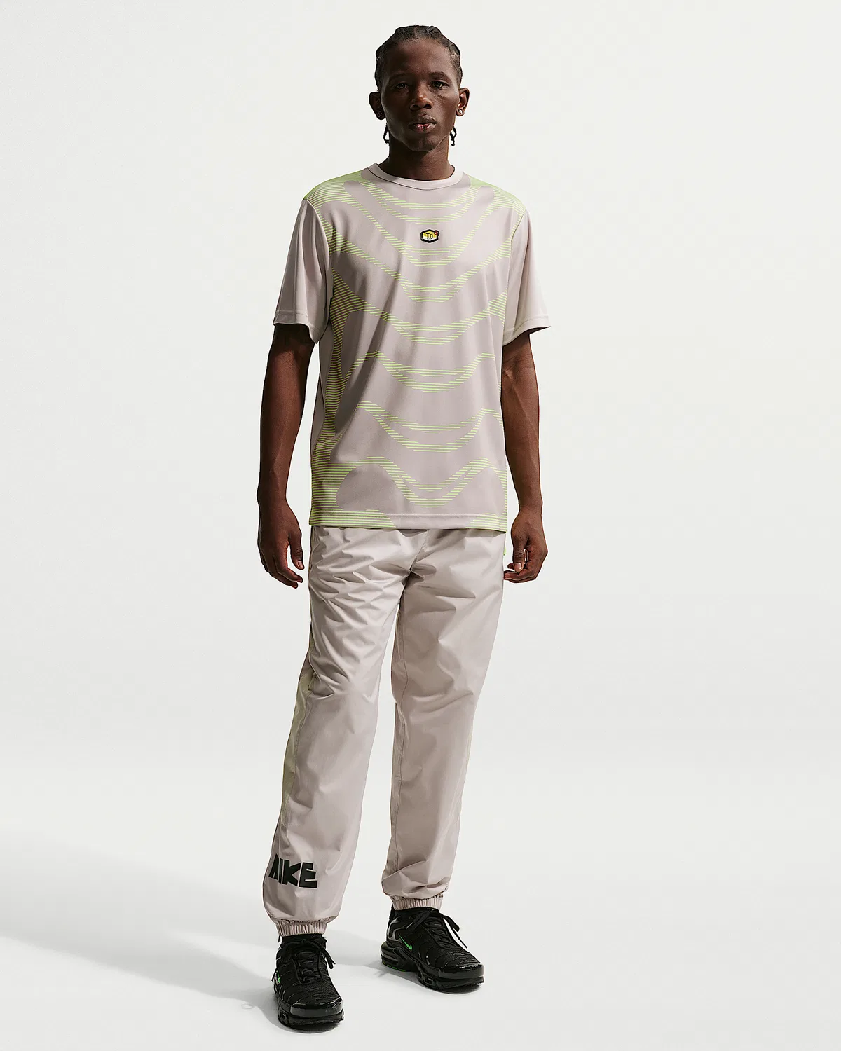 Мужские спортивные штаны Nike Windrunner с принтом, Moon Particle/Cream II/Volt