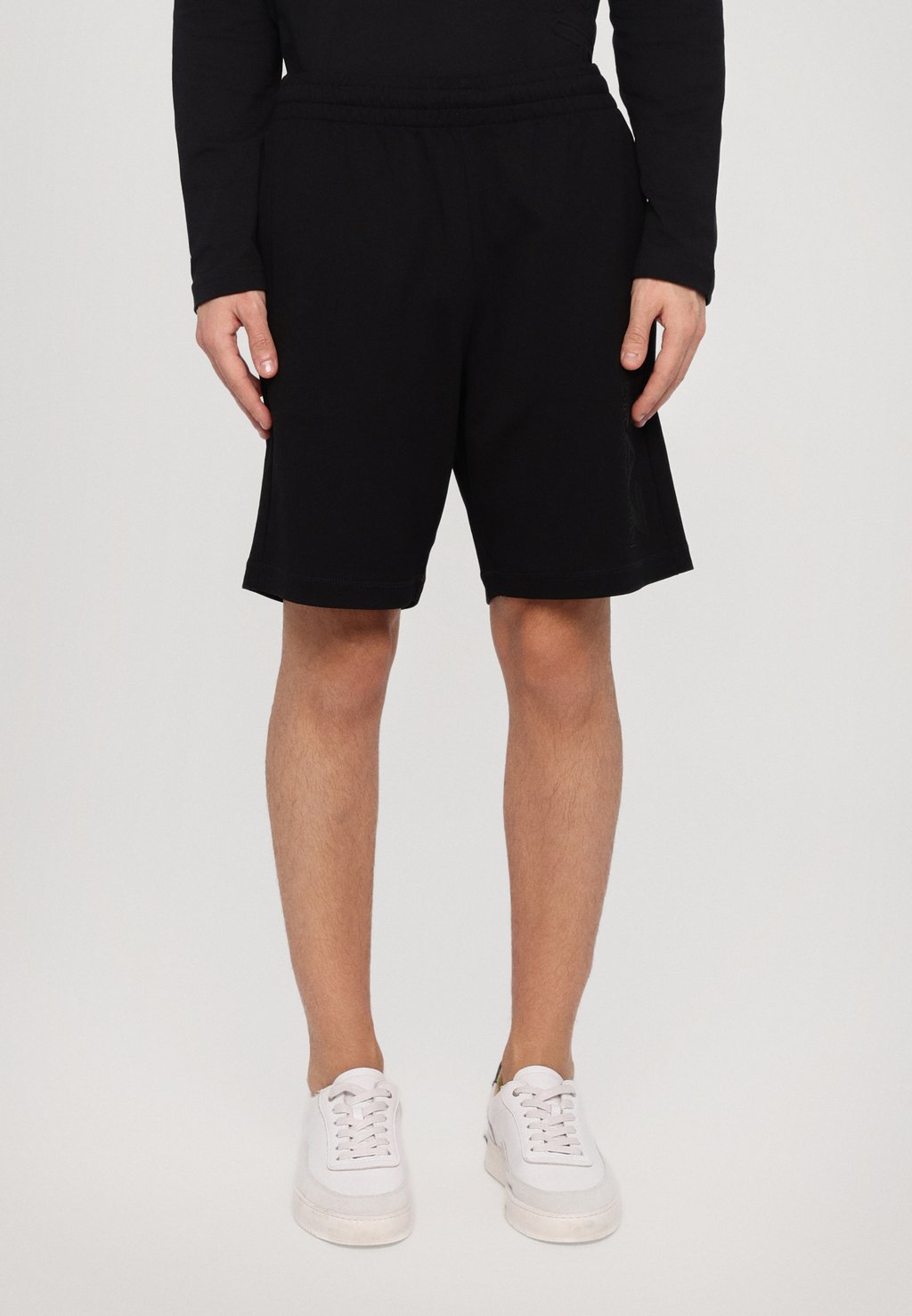 

Шорты EA7 Emporio Armani, черный