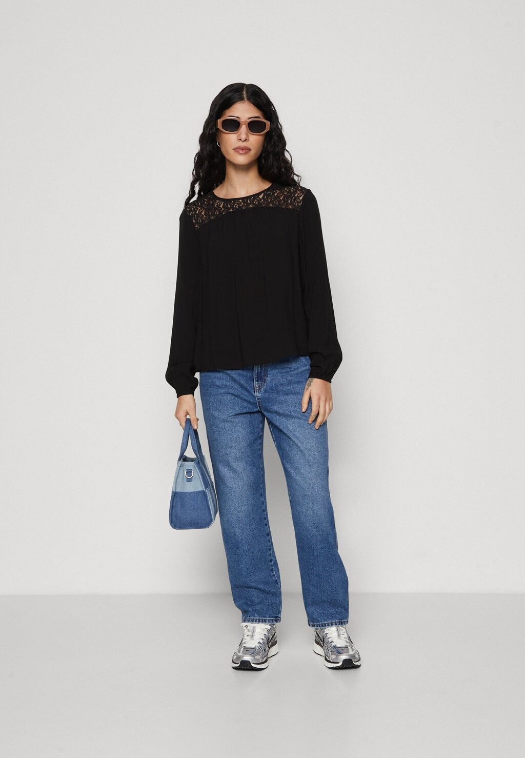 

Блузка Vmlilou O Neck Detail Vero Moda, черная