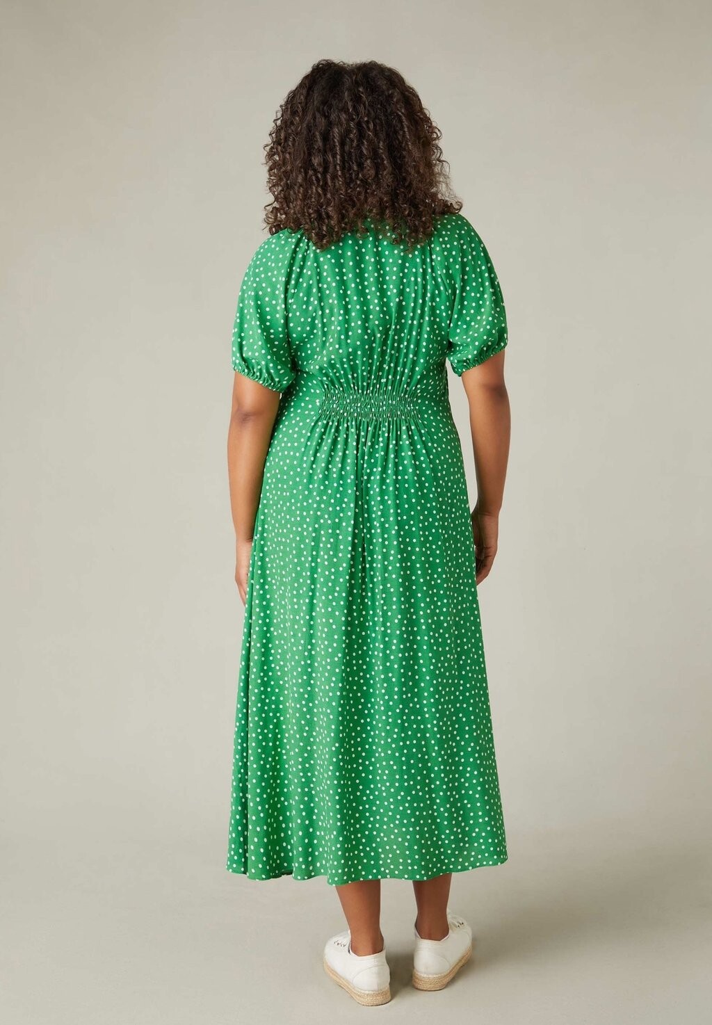 

Платье-рубашка SPOT SHIRRED SHOULDER MIDI Live Unlimited London, зеленый