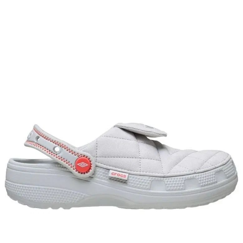 Сабо Crocs x Umbro Classic Clog Bone 'Atmosphere' 213398-1FT, серый — фото 2