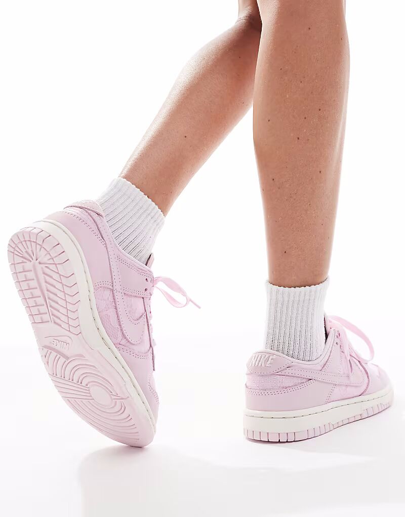 Кроссовки Nike Dunk Low Retro SE розового цвета — фото 3