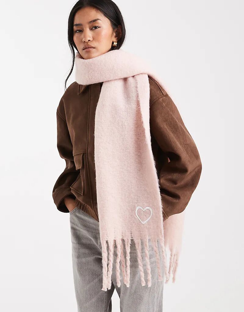 

Вязаный шарф с кисточками от Miss Selfridge нежно-розового цвета