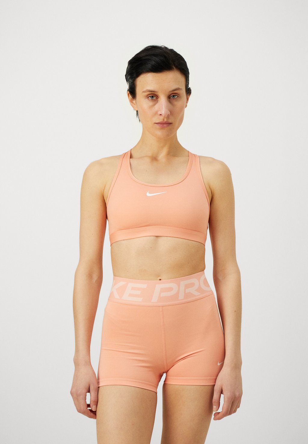 

Спортивный бюстгальтер средней поддержки BRA Nike Performance, оранжевый