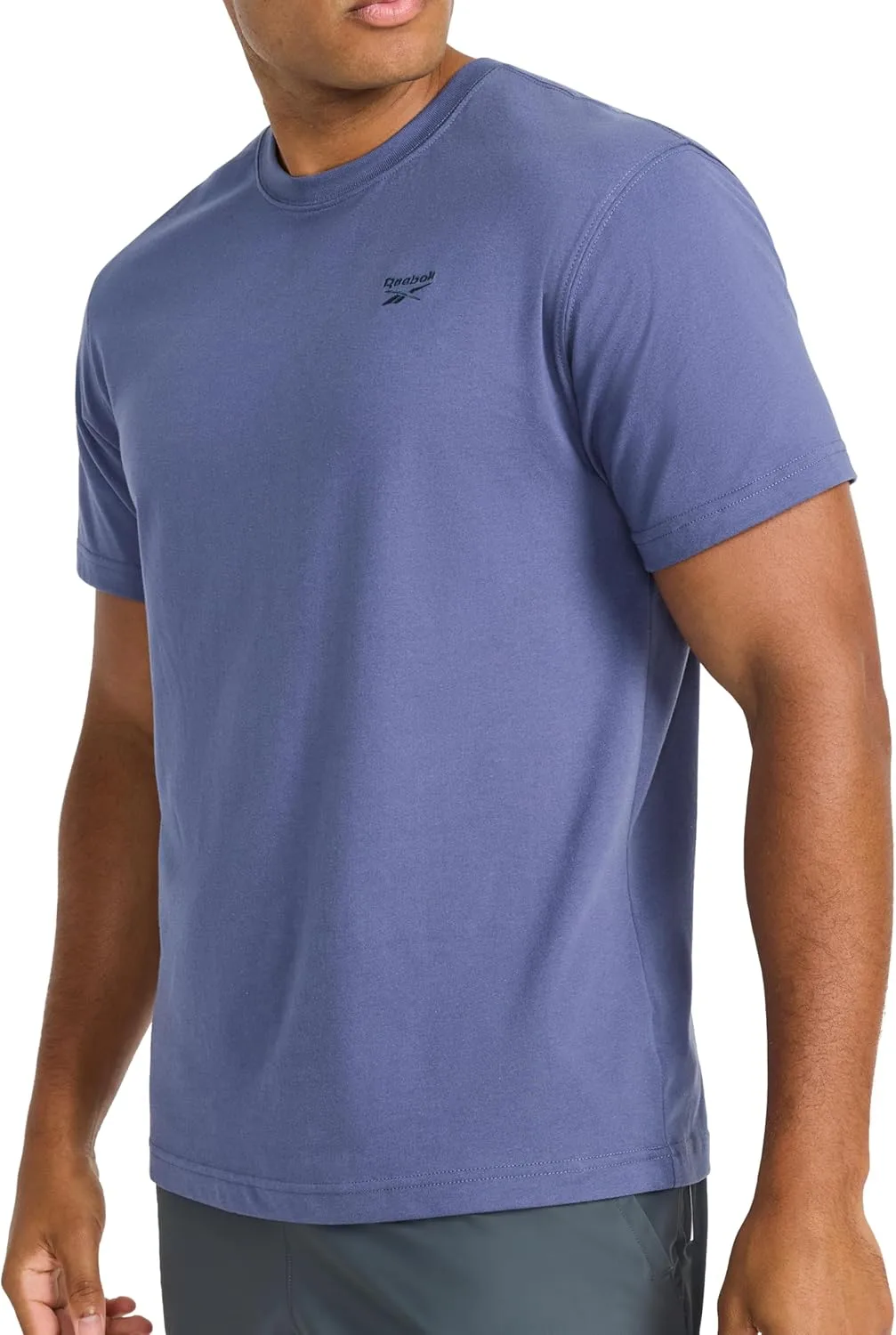 

Футболка Reebok Men's Embroidery Short Sleeve Crewneck, Standard Fit, легкая ткань Cotton-Poly