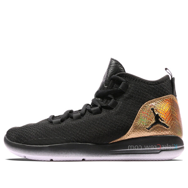 

Кроссовки показывают q54 Air Jordan, черный