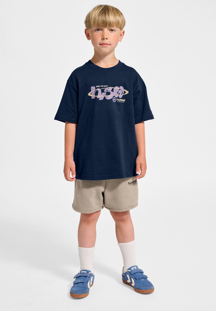 

Футболка Hummel LOOSE S/S HS GRAPHIC, Dress Blues/Blue, Синий, Футболка Hummel LOOSE S/S HS GRAPHIC, Dress Blues/Blue