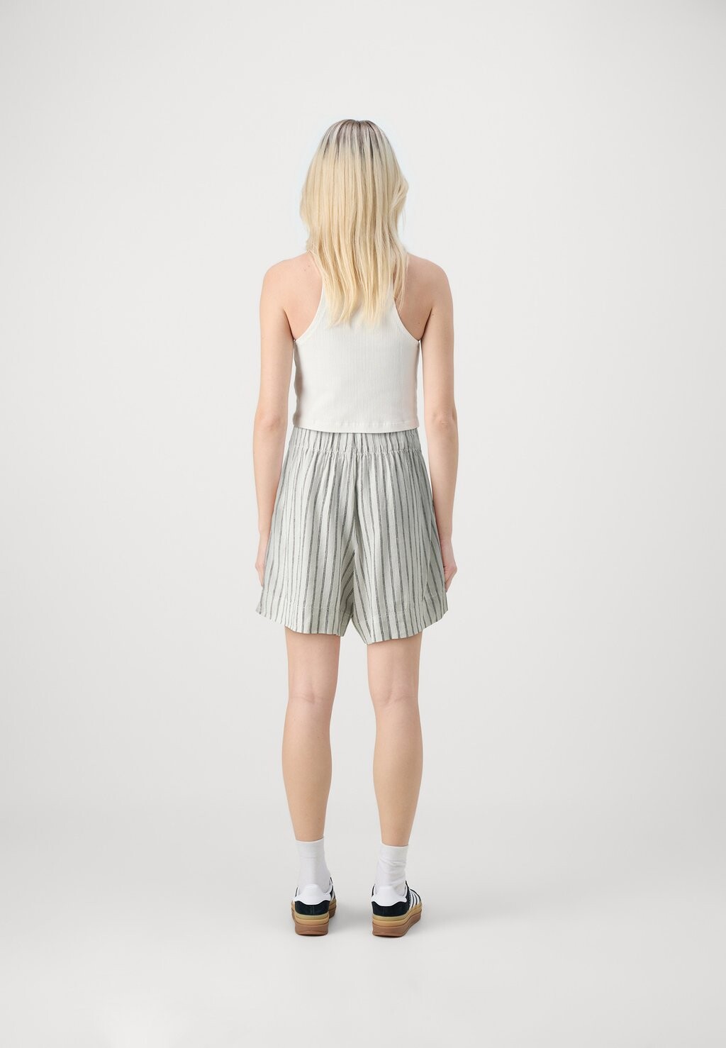

Шорты Flowy Pull On GAP, черный/белый