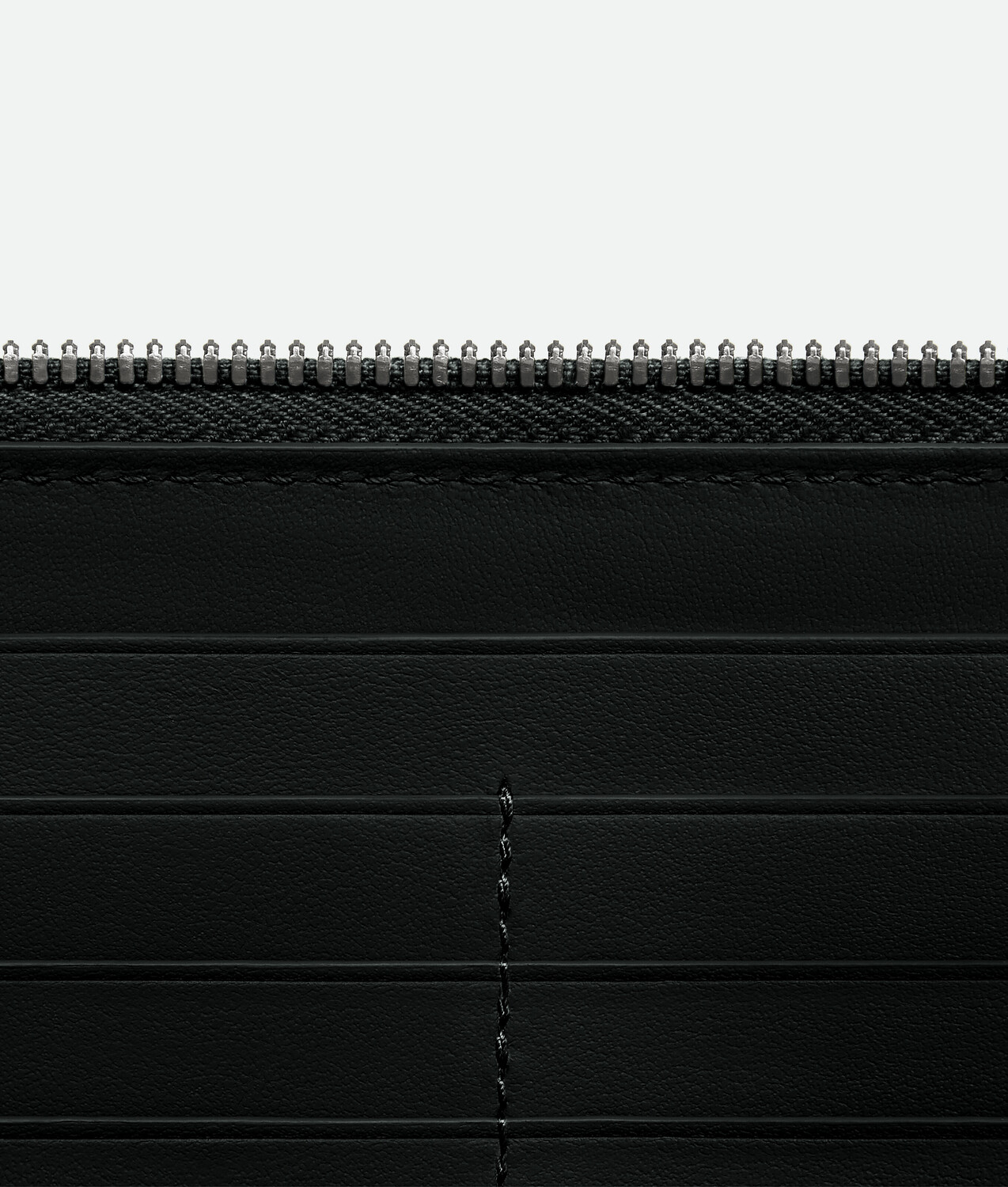 Intrecciato zip around wallet BOTTEGA VENETA, черный — фото 2