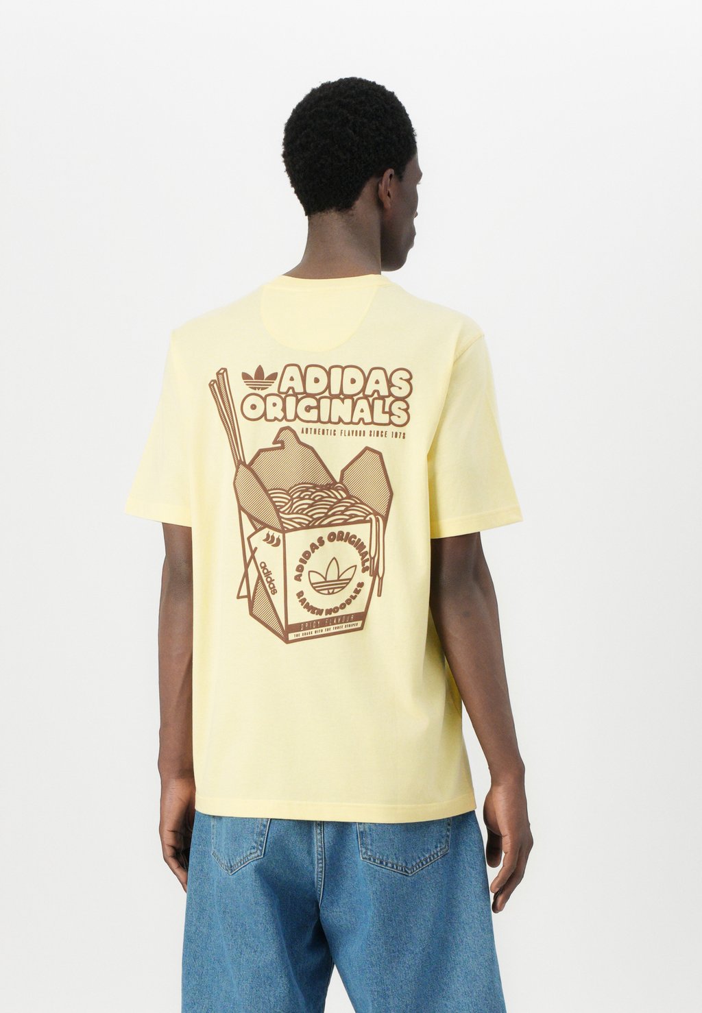 

Футболка с принтом RAMEN BOX TEE UNISEX Adidas Originals, желтый