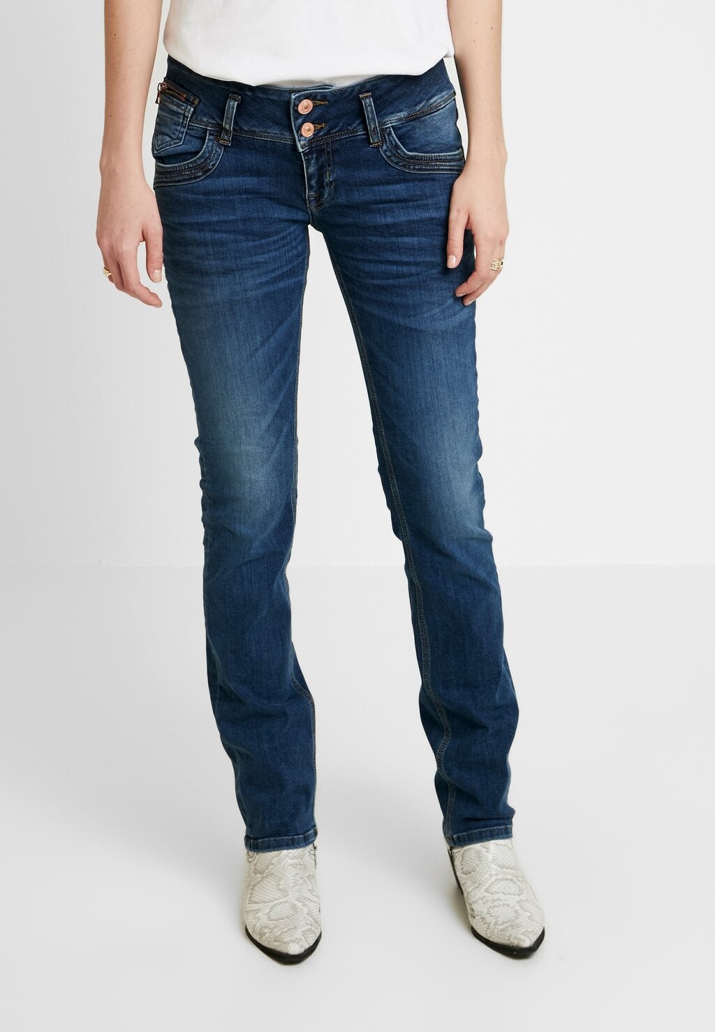 

Джинсы-сигареты Джинсы LTB Jonquil Caitlin Wash Slim Fit LTB, noela неповрежденная стирка