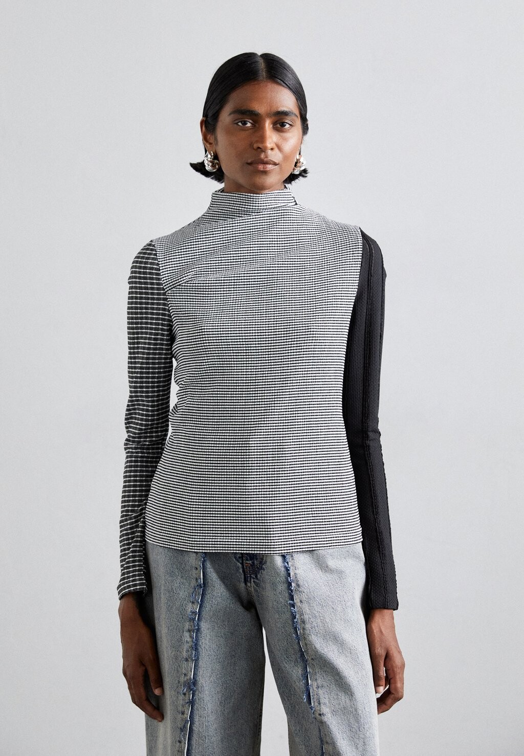 

Топ с длинными рукавами ASYMMETRIC LONG SLEEVE Stine Goya, черный