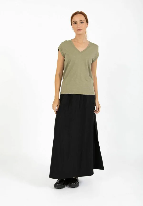 

Базовая футболка с v-образным вырезом и сердечком Coster Copenhagen, Dusty Olive, Хаки, Базовая футболка с v-образным вырезом и сердечком Coster Copenhagen, Dusty Olive